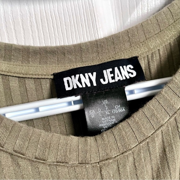 DKNY Jeans Top Green fitted Women Large 
Short sleeve festival cocktail shirt - Picture 2 of 5